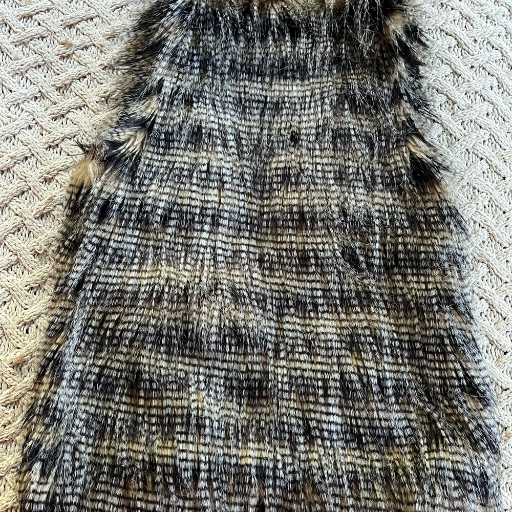 Tyler Boe Faux Fur Vest size Medium - Picture 9 of 9